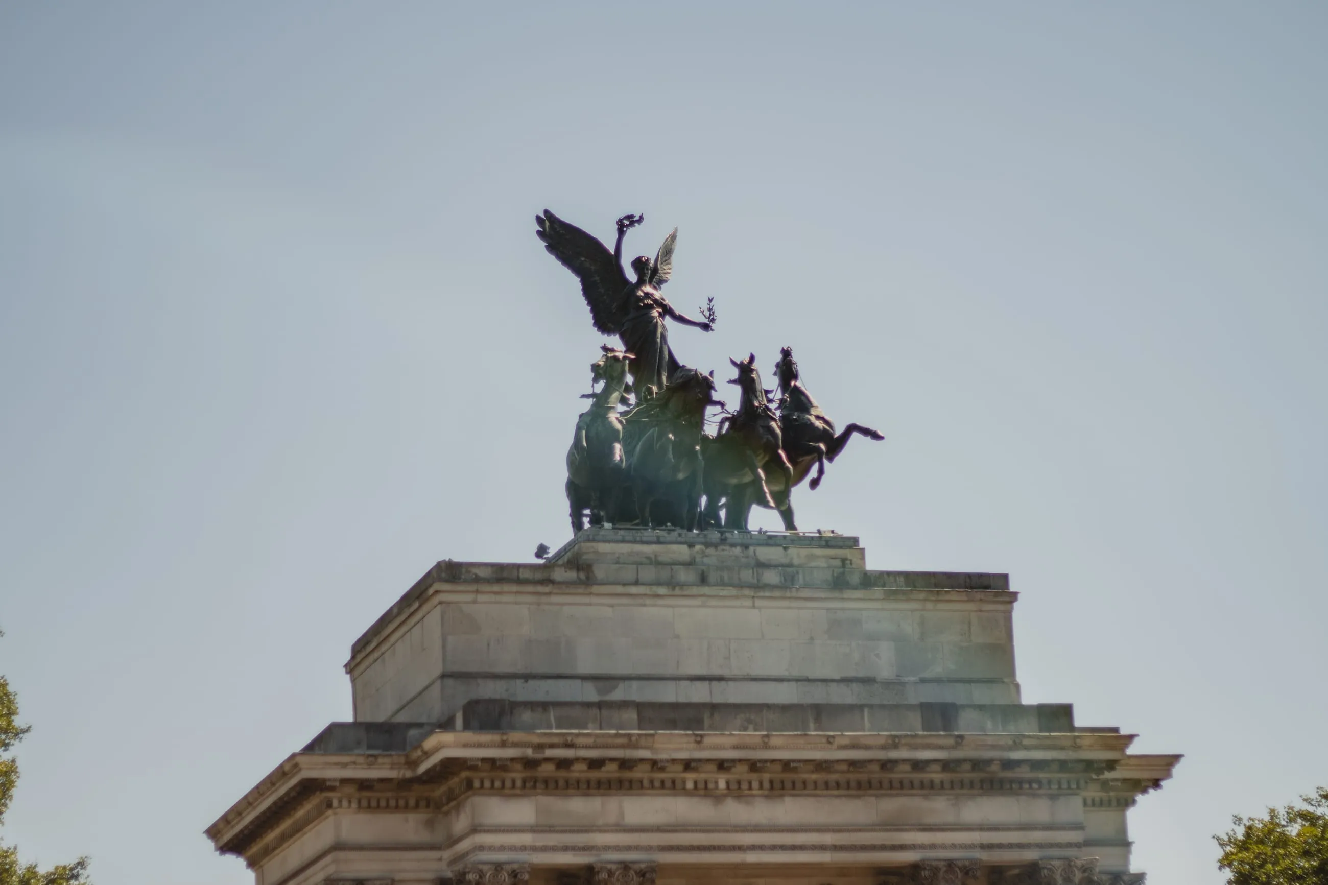 Bronze quadriga atop Wellington Arch